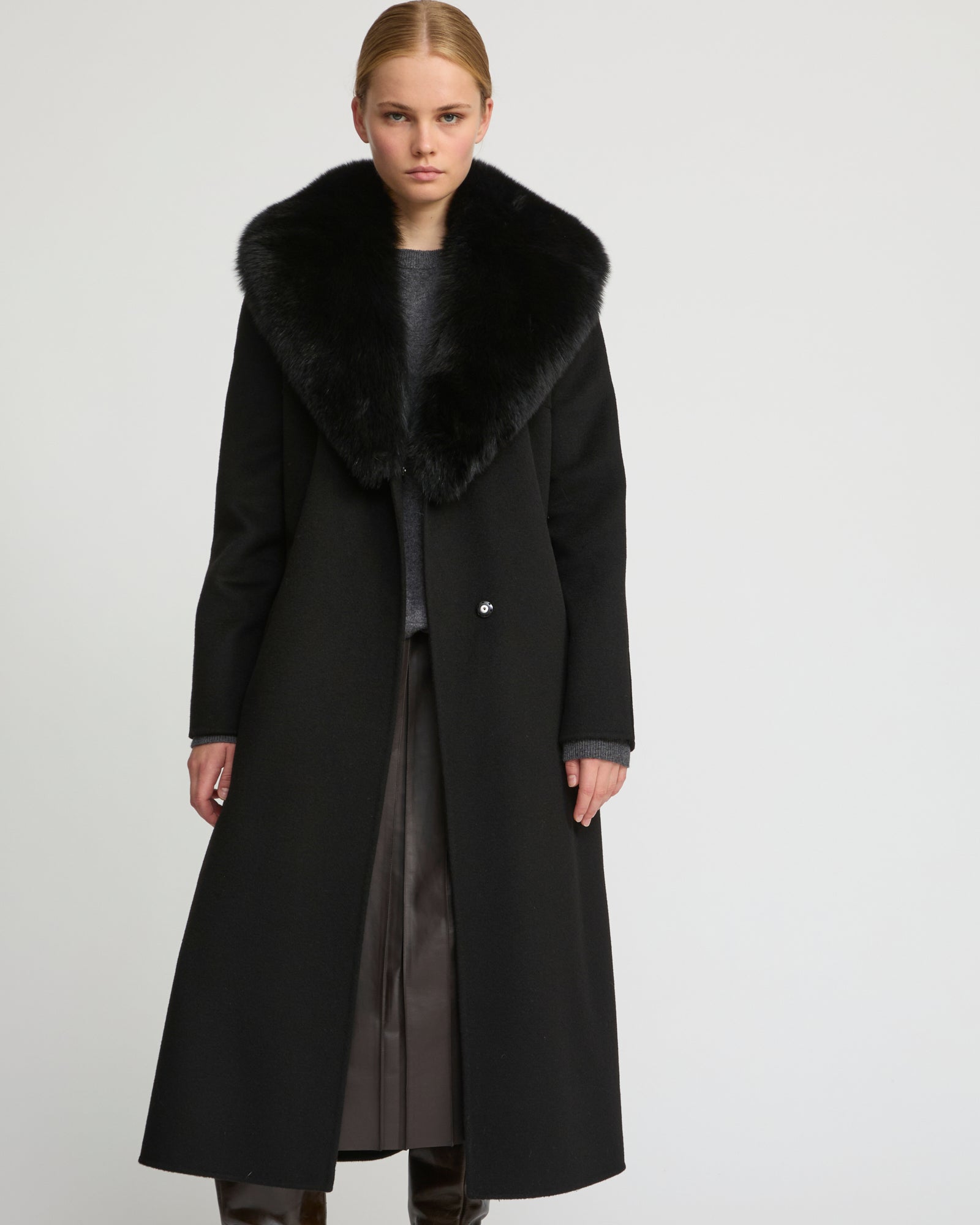 Belted coat in cashmere wool with fox fur collar and lapel - black