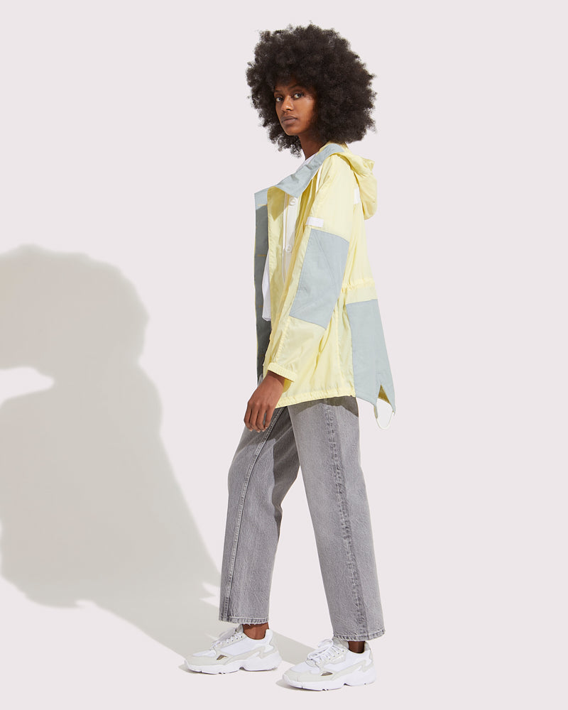 Black Friday 2025- Iconic short parka revisited in a waterproof version