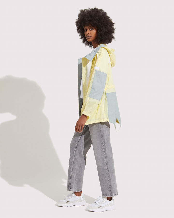 Black Friday 2025- Iconic short parka revisited in a waterproof version