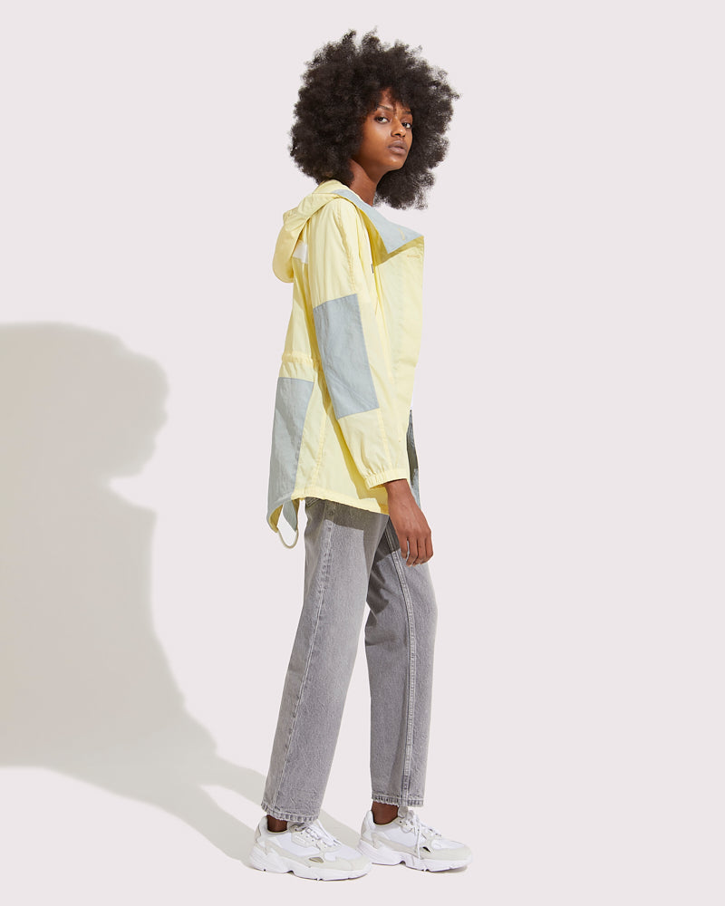 Black Friday 2025- Iconic short parka revisited in a waterproof version