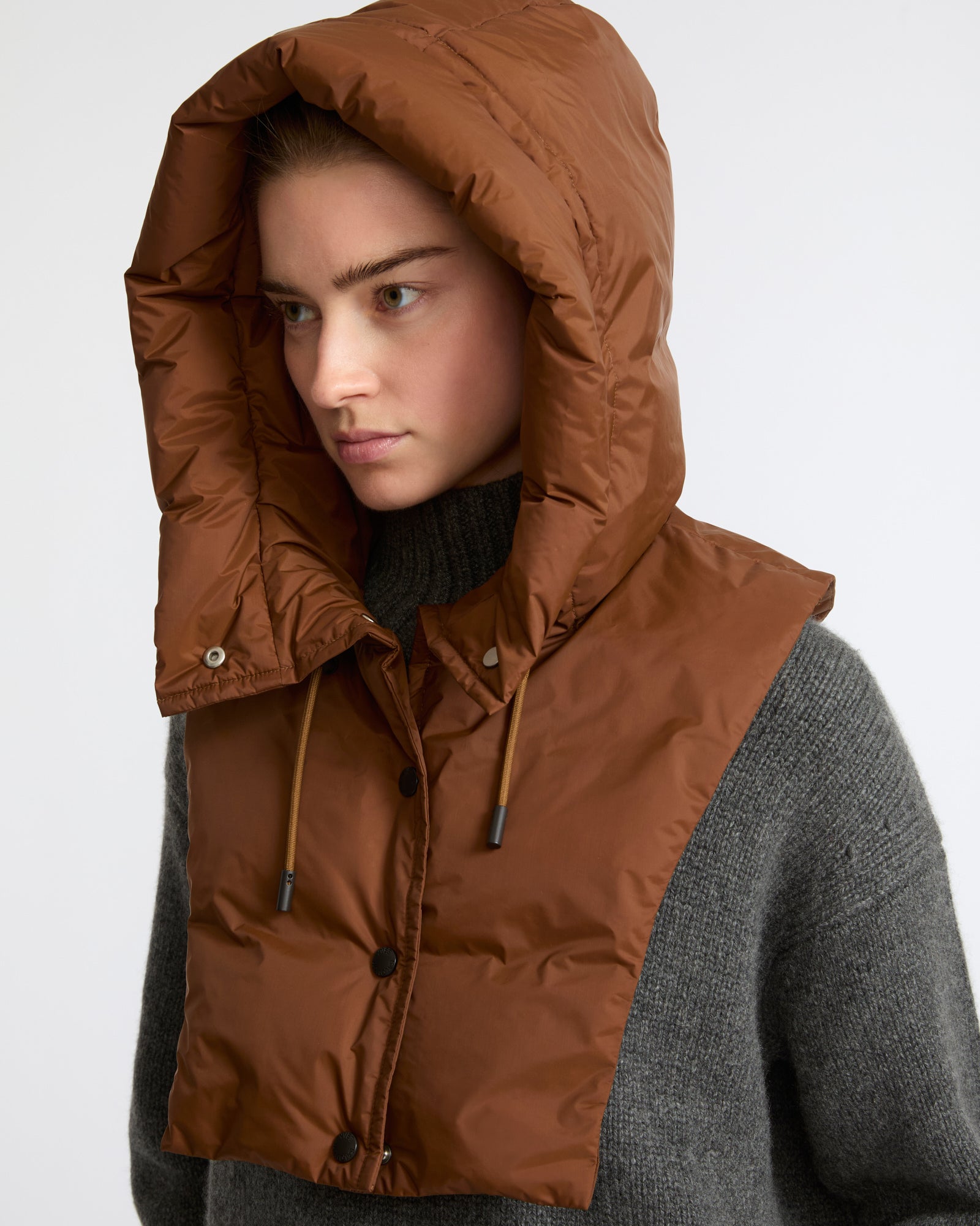 Padded hood bib in water-repellent technical fabric - Yves Salomon - New Fall Winter Collection