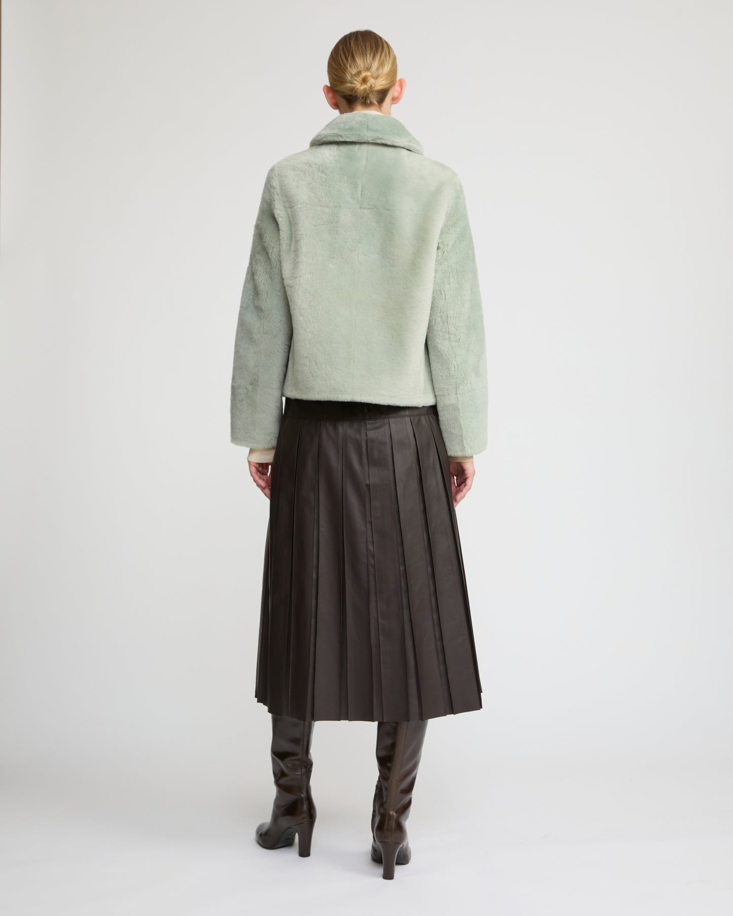 Short reversible jacket in merino lambskin