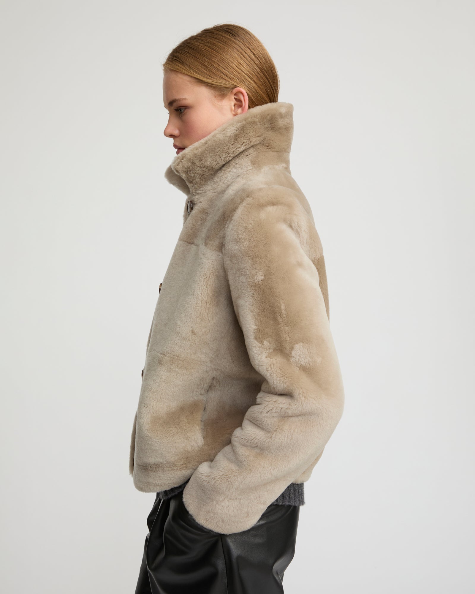 Short reversible jacket in merino lambskin -Yves Salomon