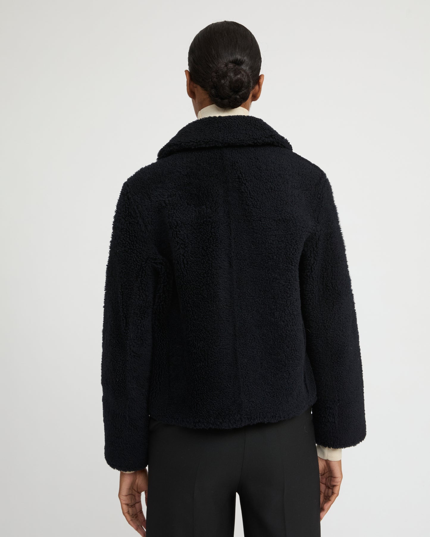 Short butonned jacket in Merino lambskin