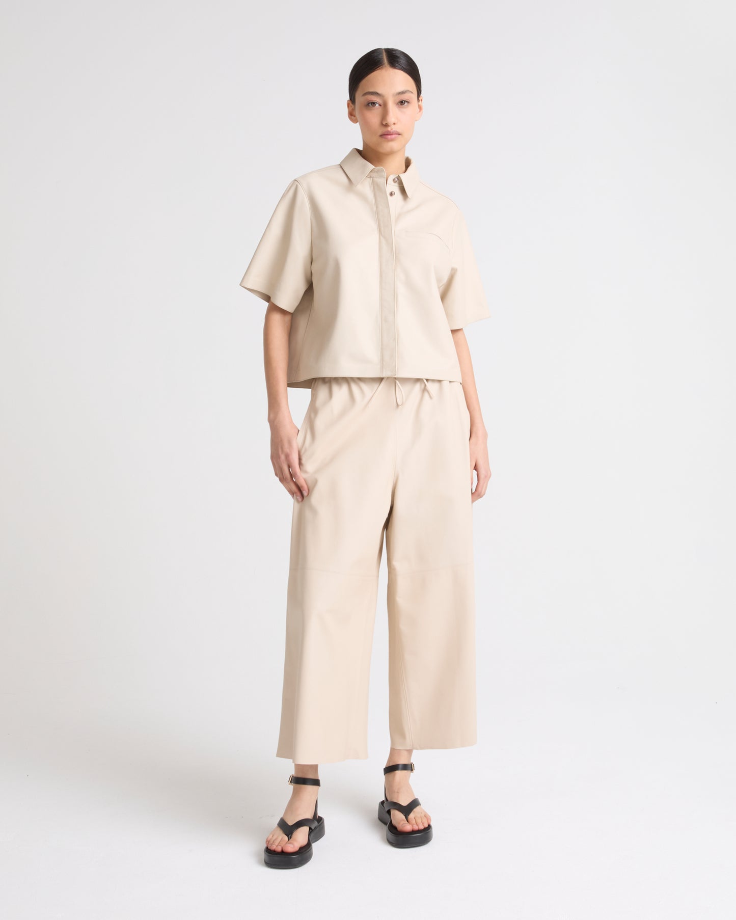 Cropped shirt with short sleeves in lamb leather