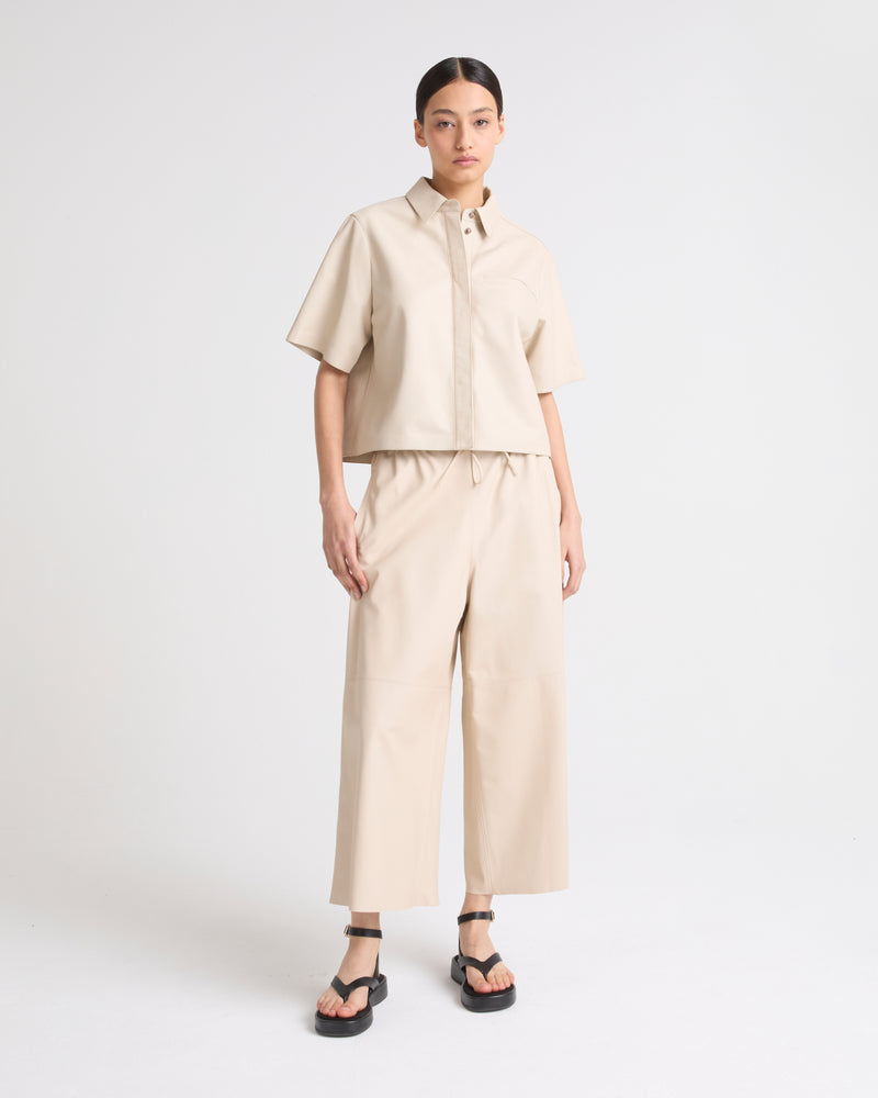 Cropped shirt with short sleeves in lamb leather