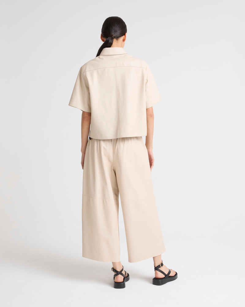 Cropped shirt with short sleeves in lamb leather