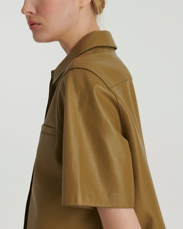 Cropped shirt with short sleeves in lamb leather