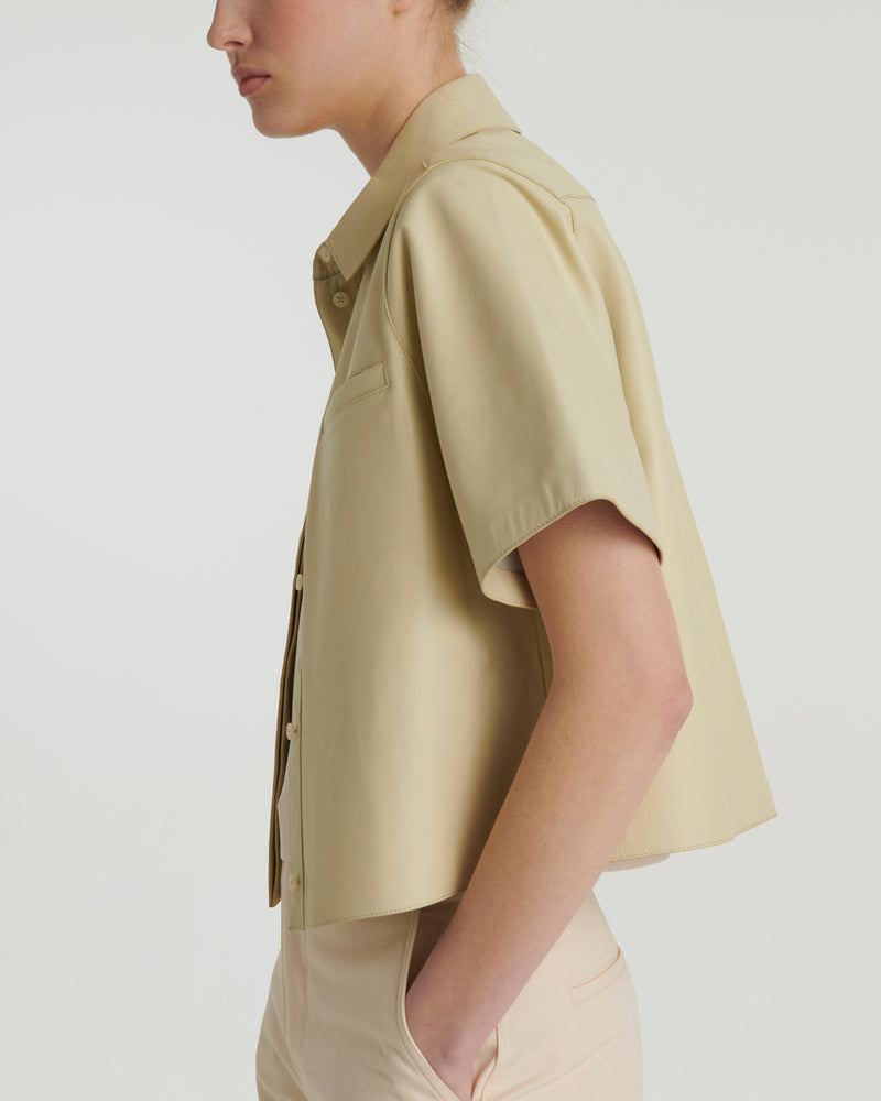 Cropped shirt with short sleeves in lamb leather