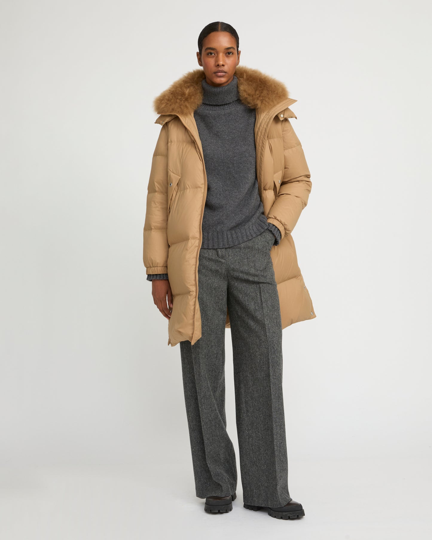 7/8 Long down jacket in water-repellent technical fabric with collar trim in fluffy lambswool