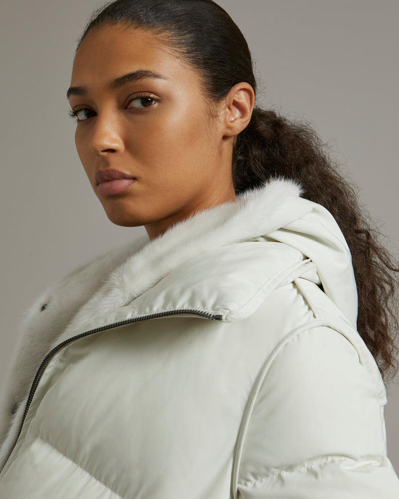 A line down jacket in technical fabric with long-haired mink hooded bib - white - Yves Salomon