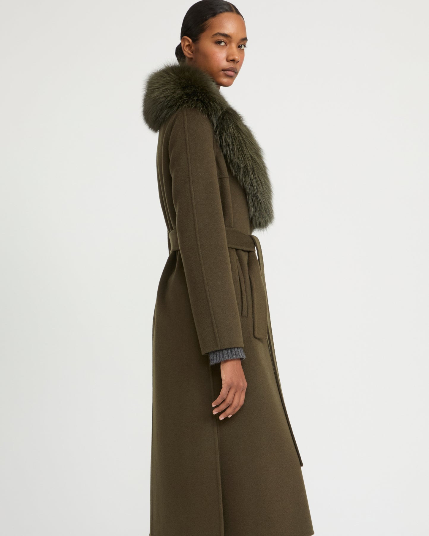 Belted coat in cashmere wool with fox fur collar and lapel