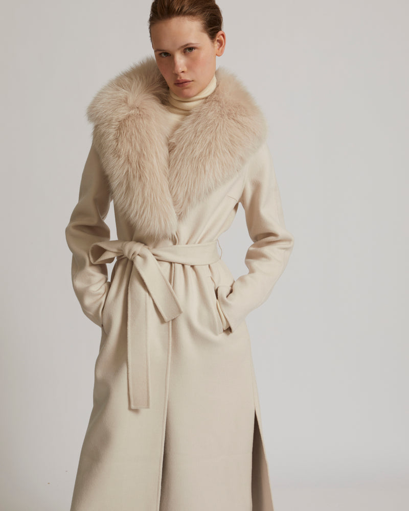 Belted coat in cashmere wool with fox fur collar and lapel - pinkish beige - Yves Salomon