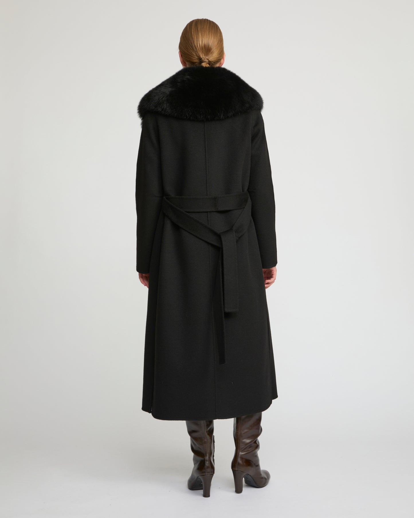 Belted coat in cashmere wool with fox fur collar and lapel