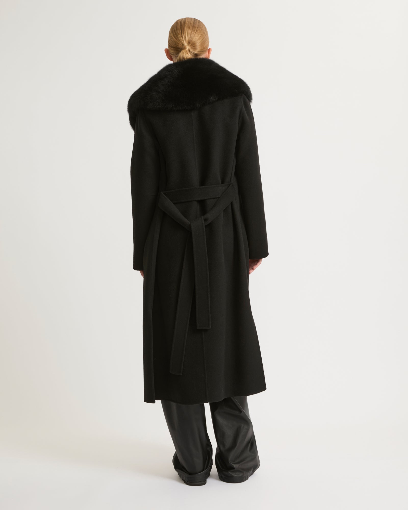 Belted coat in cashmere wool with fox fur collar and lapel - black