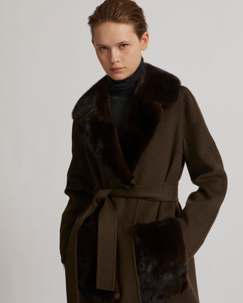 Belted coat in cashmere wool with mink fur collar and over-pockets - khaki - Yves Salomon