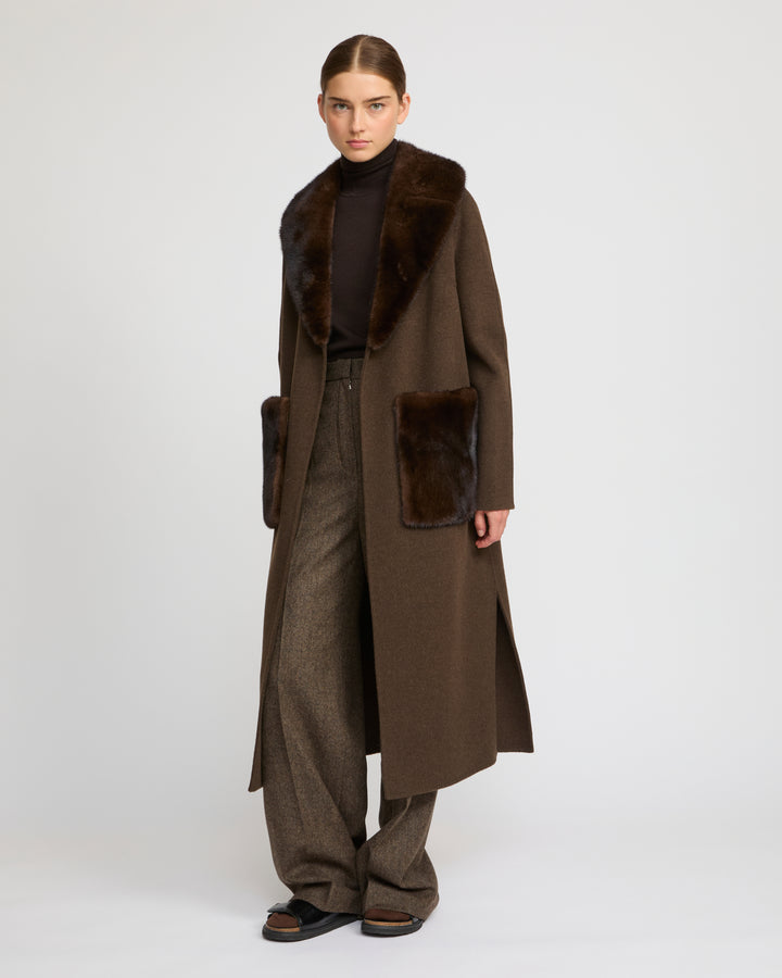 Belted coat in cashmere wool with mink fur collar and over-pockets