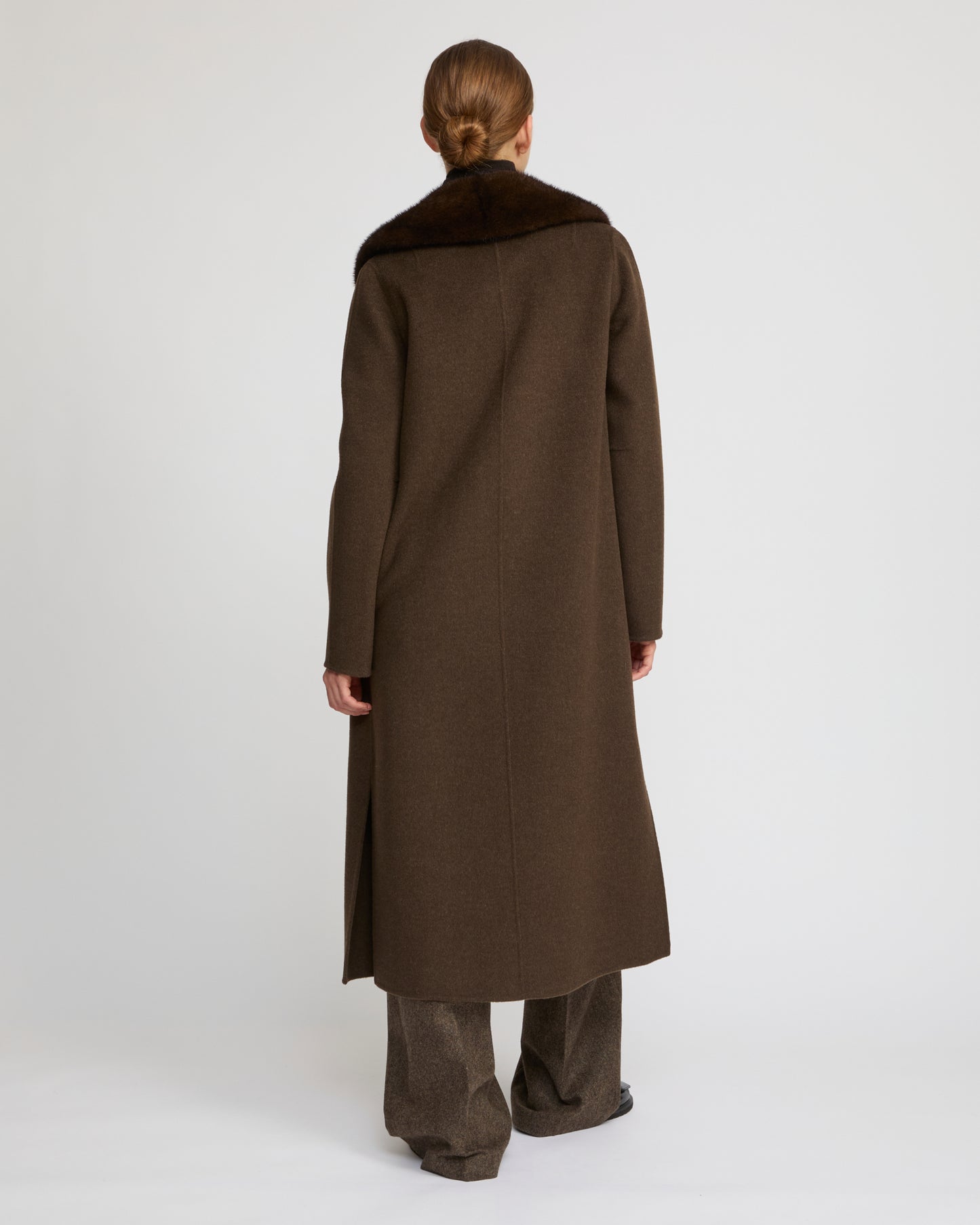 Belted coat in cashmere wool with mink fur collar and over-pockets