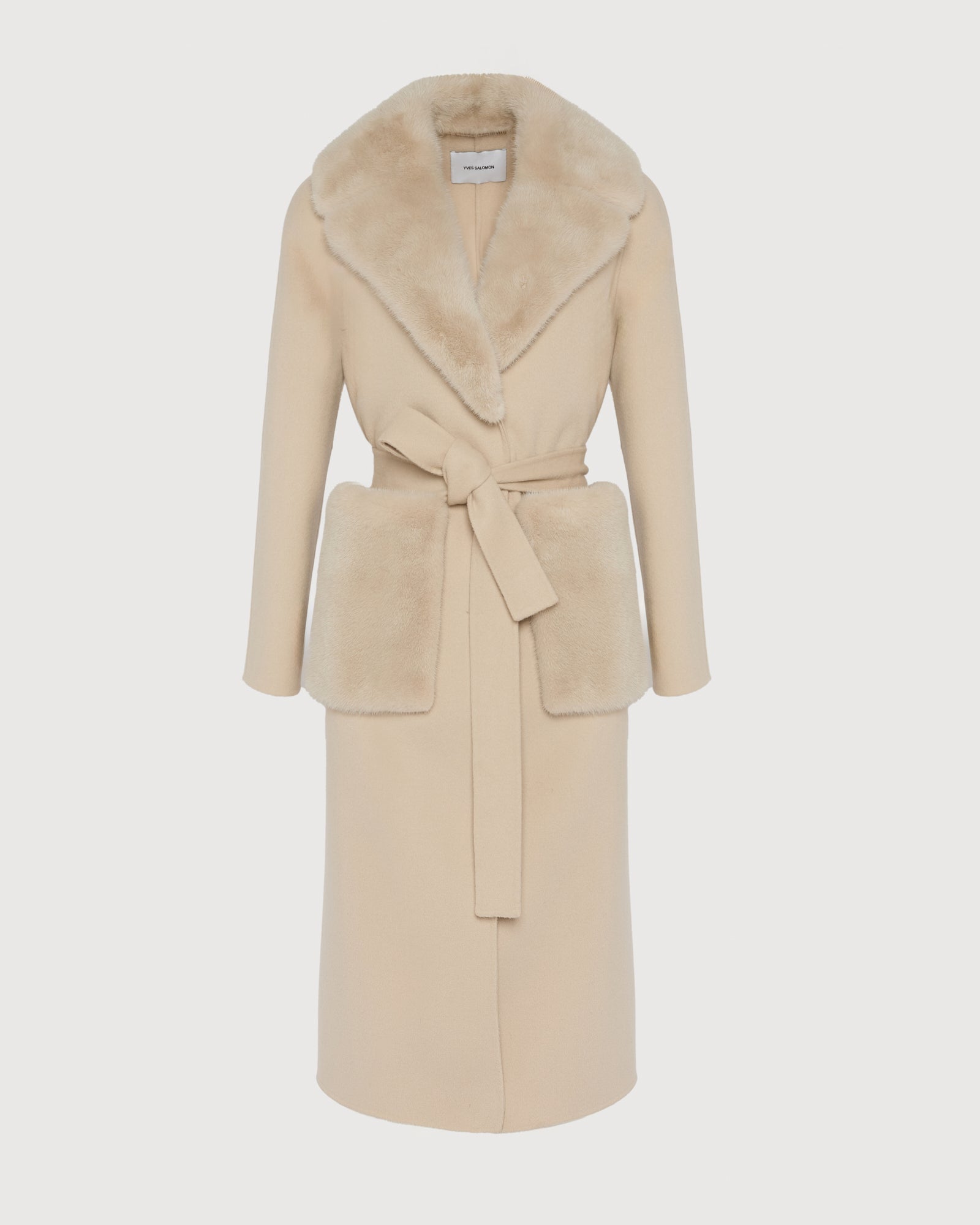 Belted coat in cashmere wool with mink fur collar and over-pockets