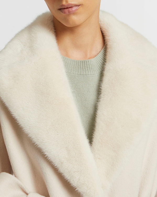 Belted coat in cashmere wool with mink fur collar and over-pockets