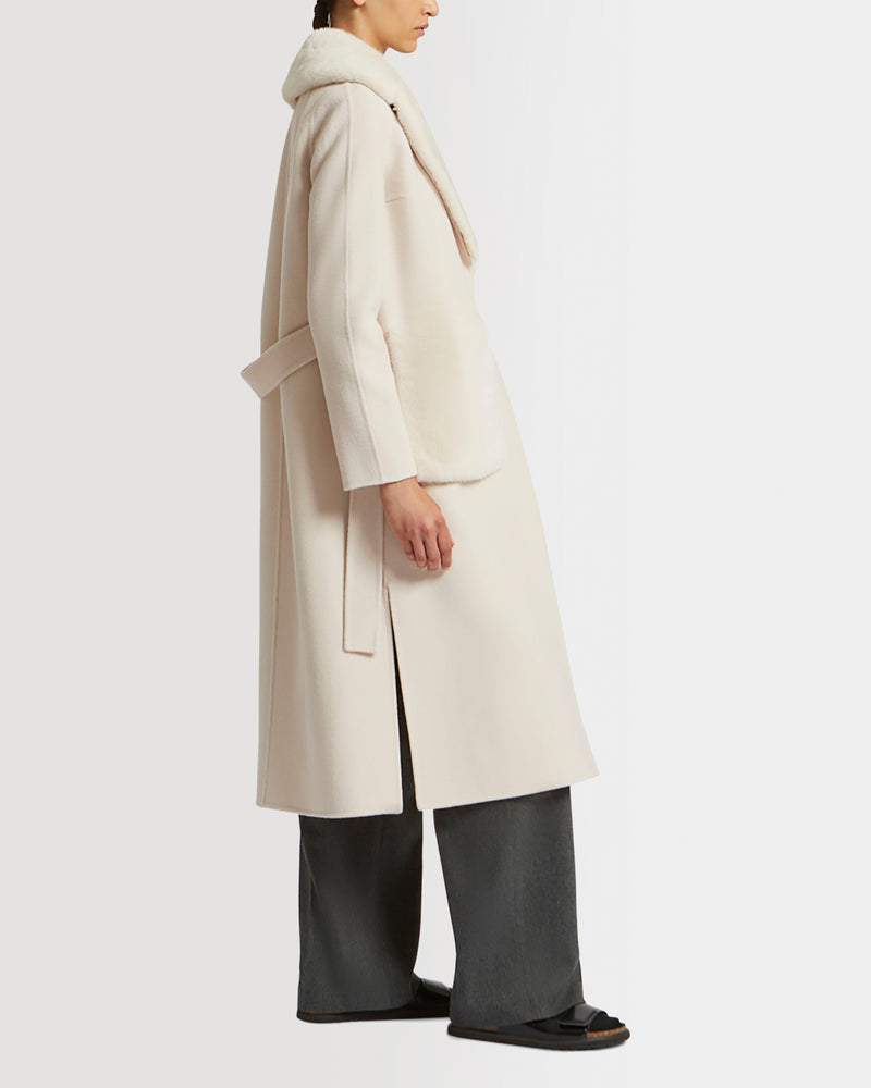 Belted coat in cashmere wool with mink fur collar and over-pockets