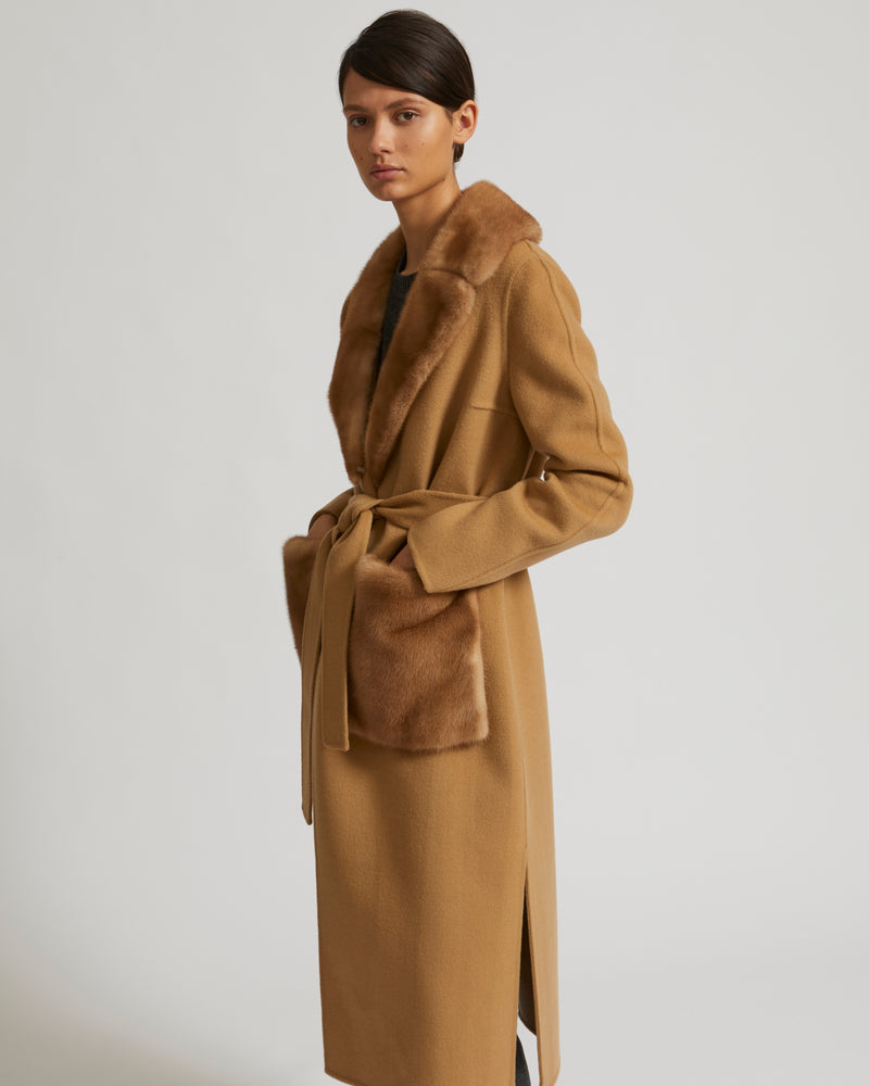 Belted coat in cashmere wool with mink fur collar and over-pockets - beige - Yves Salomon