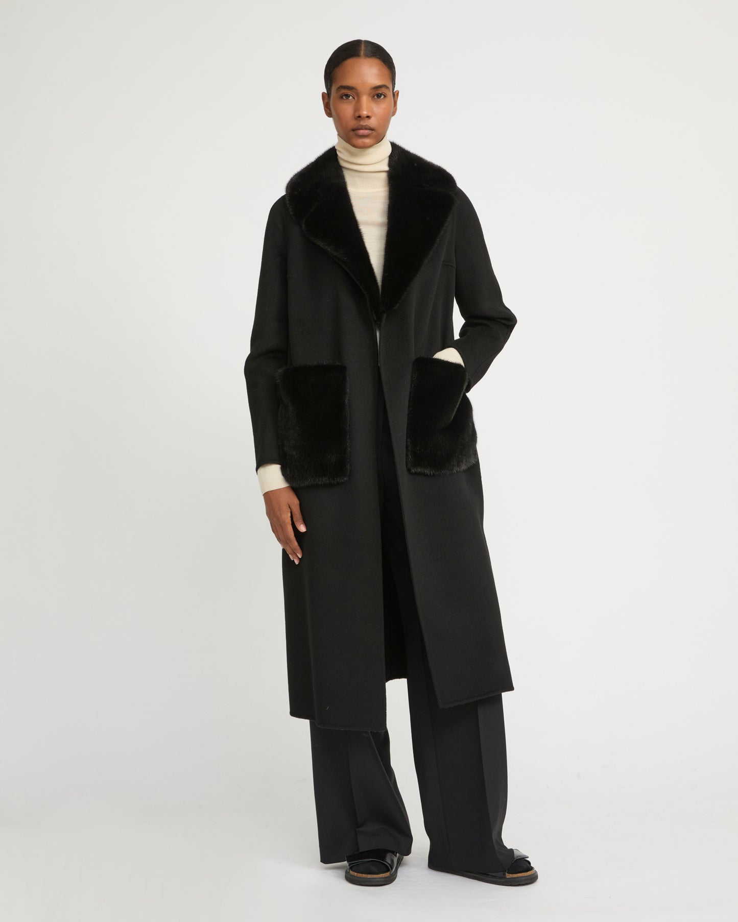 Belted coat in cashmere wool with mink fur collar and over-pockets