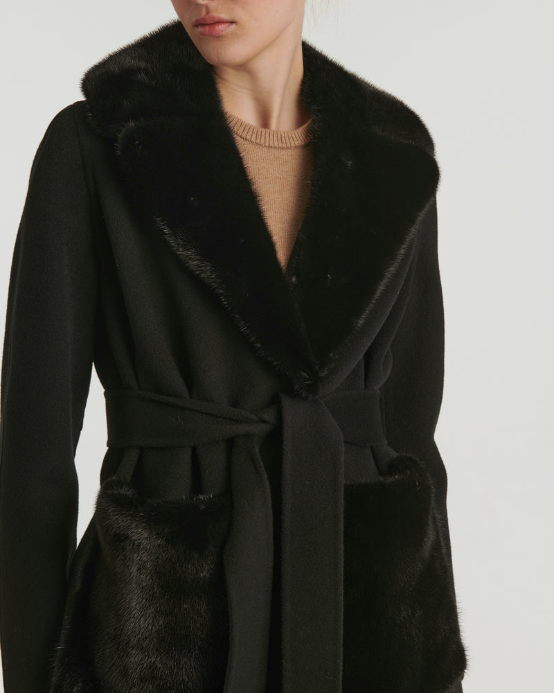 Belted coat in cashmere wool with mink fur collar and over-pockets
