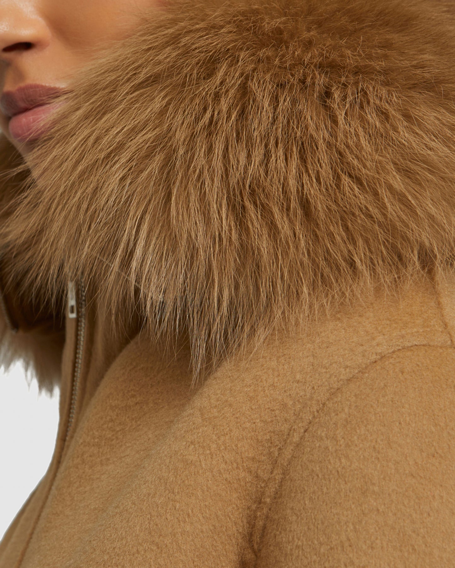 Cropped jacket in cashmere wool with fox fur collar