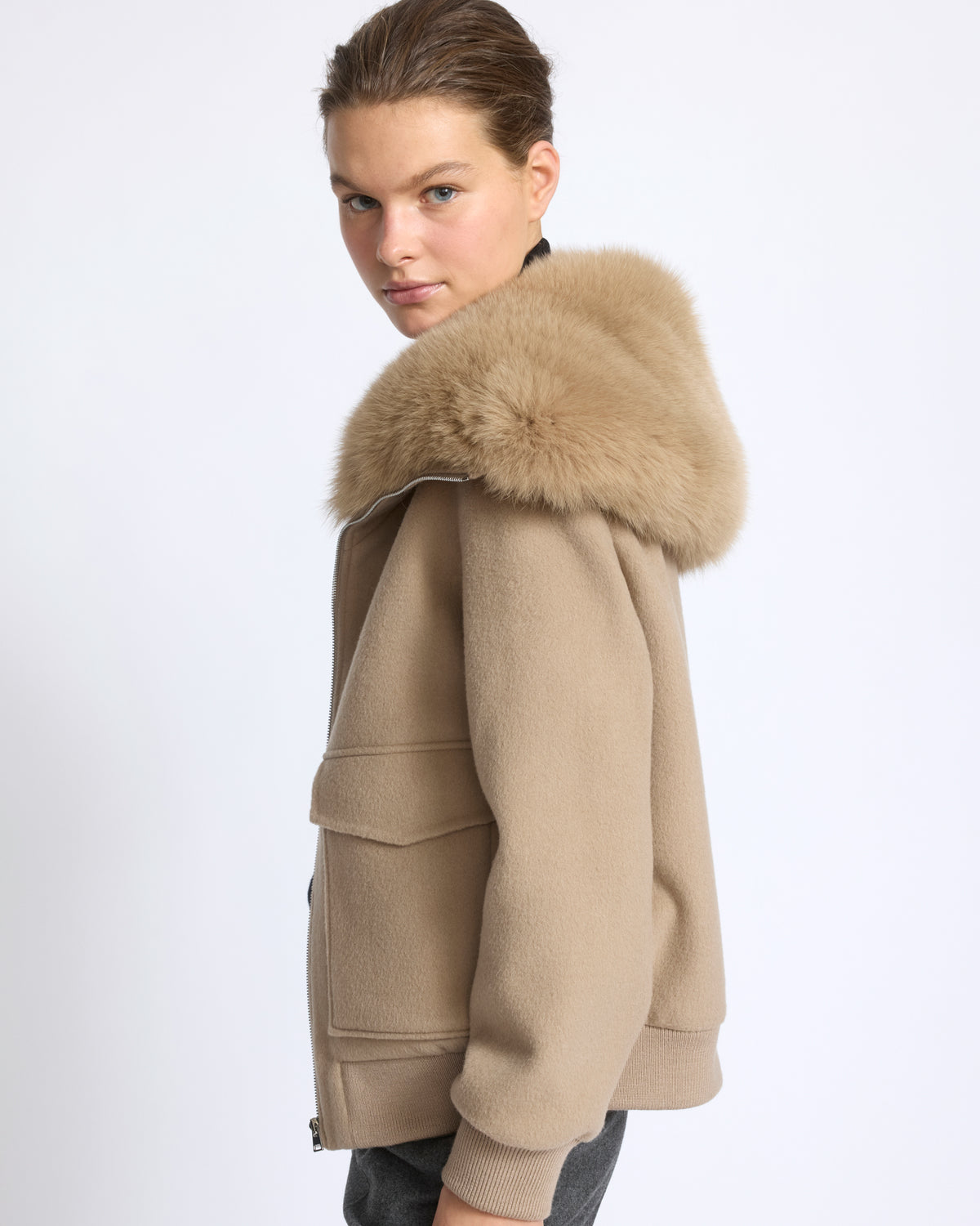 Cropped jacket in cashmere wool with fox fur collar - Yves Salomon - New Fall/Winter Collection