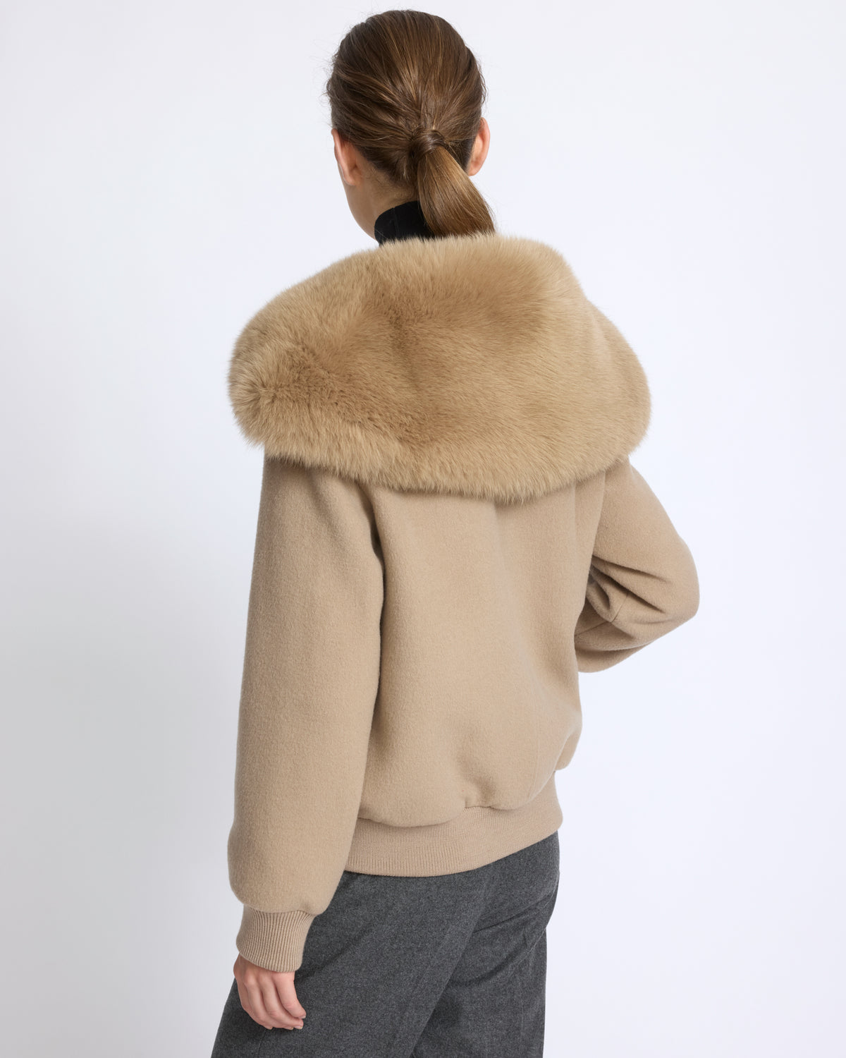 Cropped jacket in cashmere wool with fox fur collar - Yves Salomon - New Fall/Winter Collection