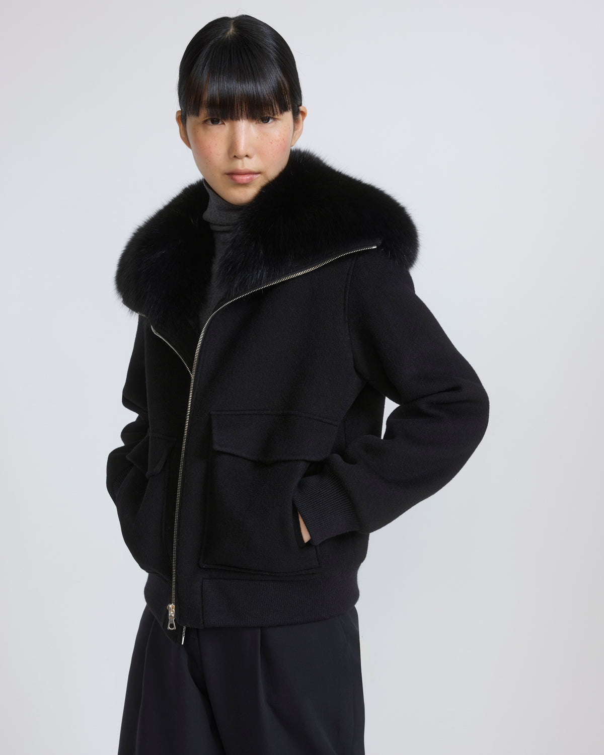 Cropped jacket in cashmere wool with fox fur collar - Yves Salomon - New Fall/Winter Collection