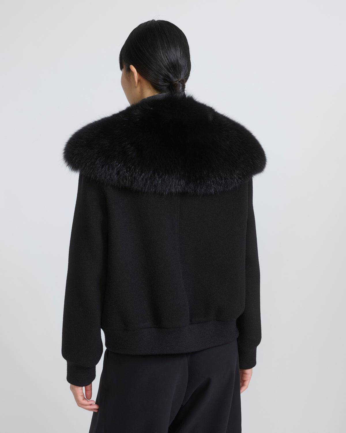 Cropped jacket in cashmere wool with fox fur collar - Yves Salomon - New Fall/Winter Collection