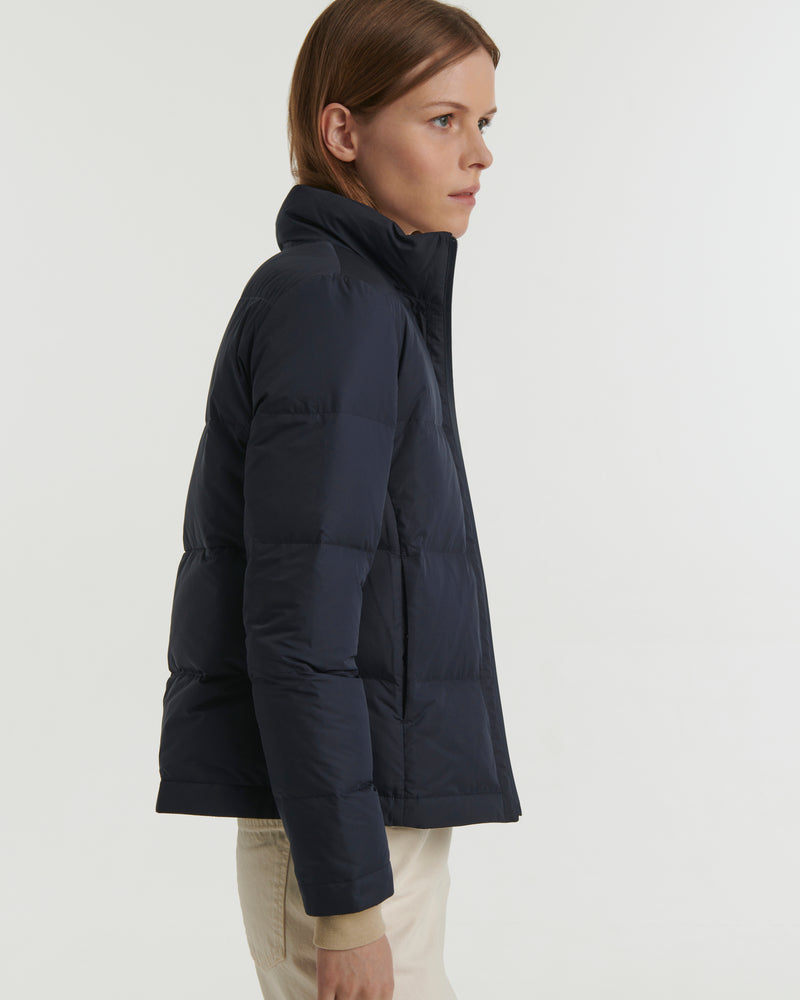 Short foldable jacket