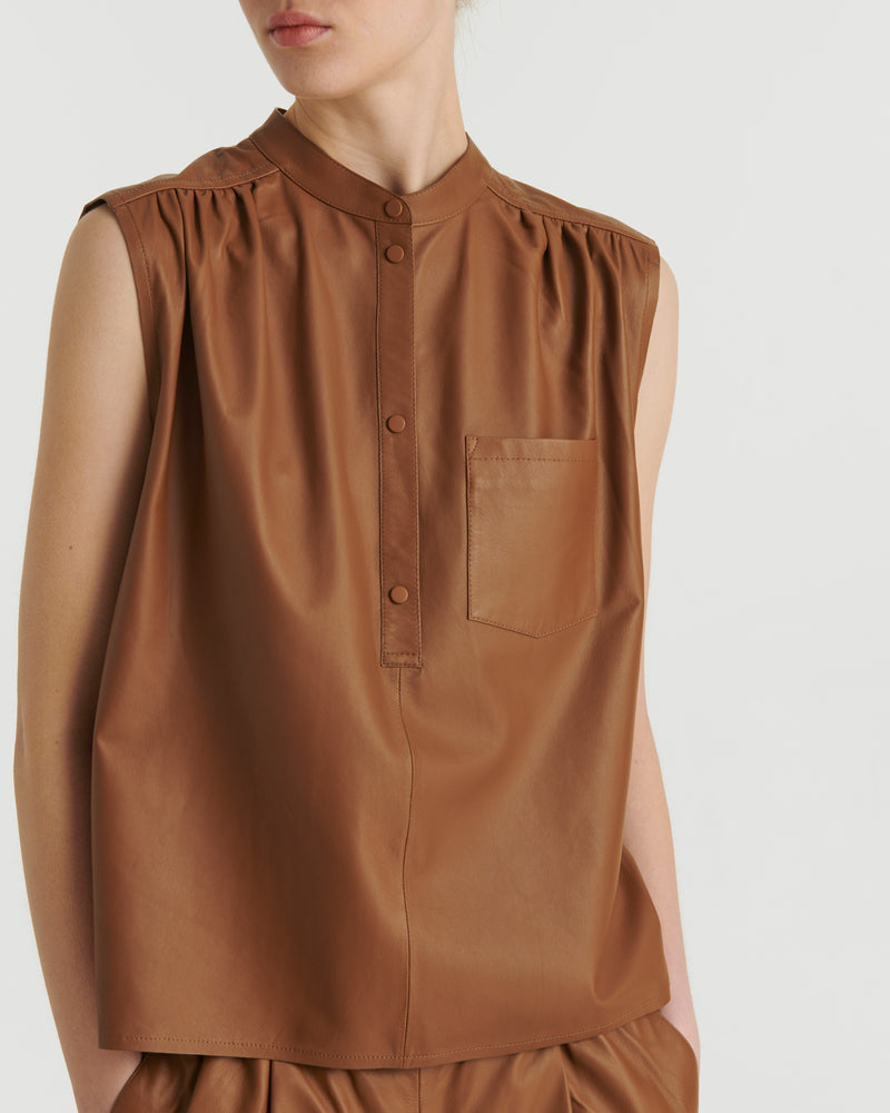 Sleeveless leather top - brown