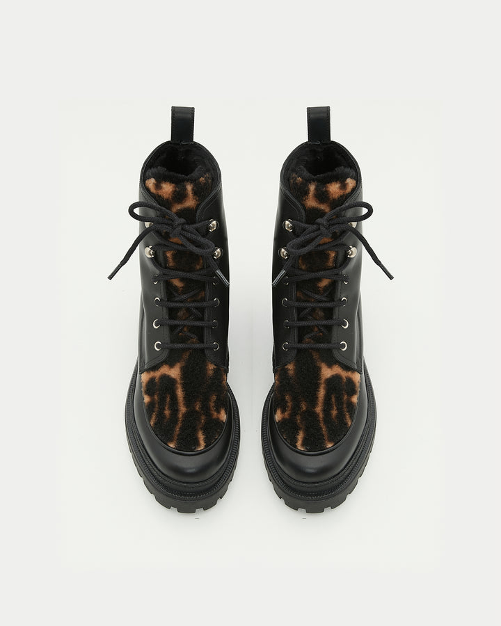 Ankle boots in leather and Lacon shearling