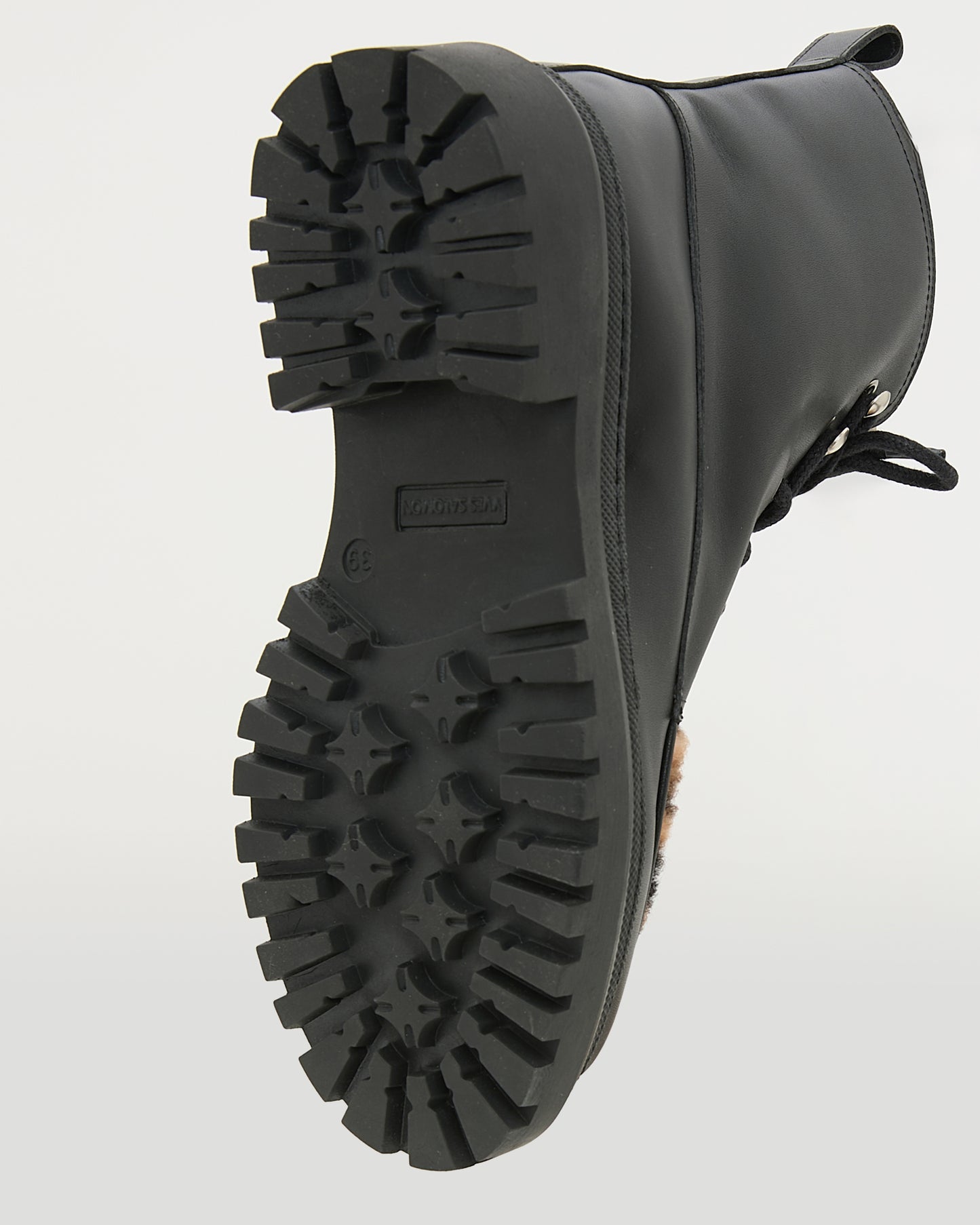 Ankle boots in leather and Lacon shearling