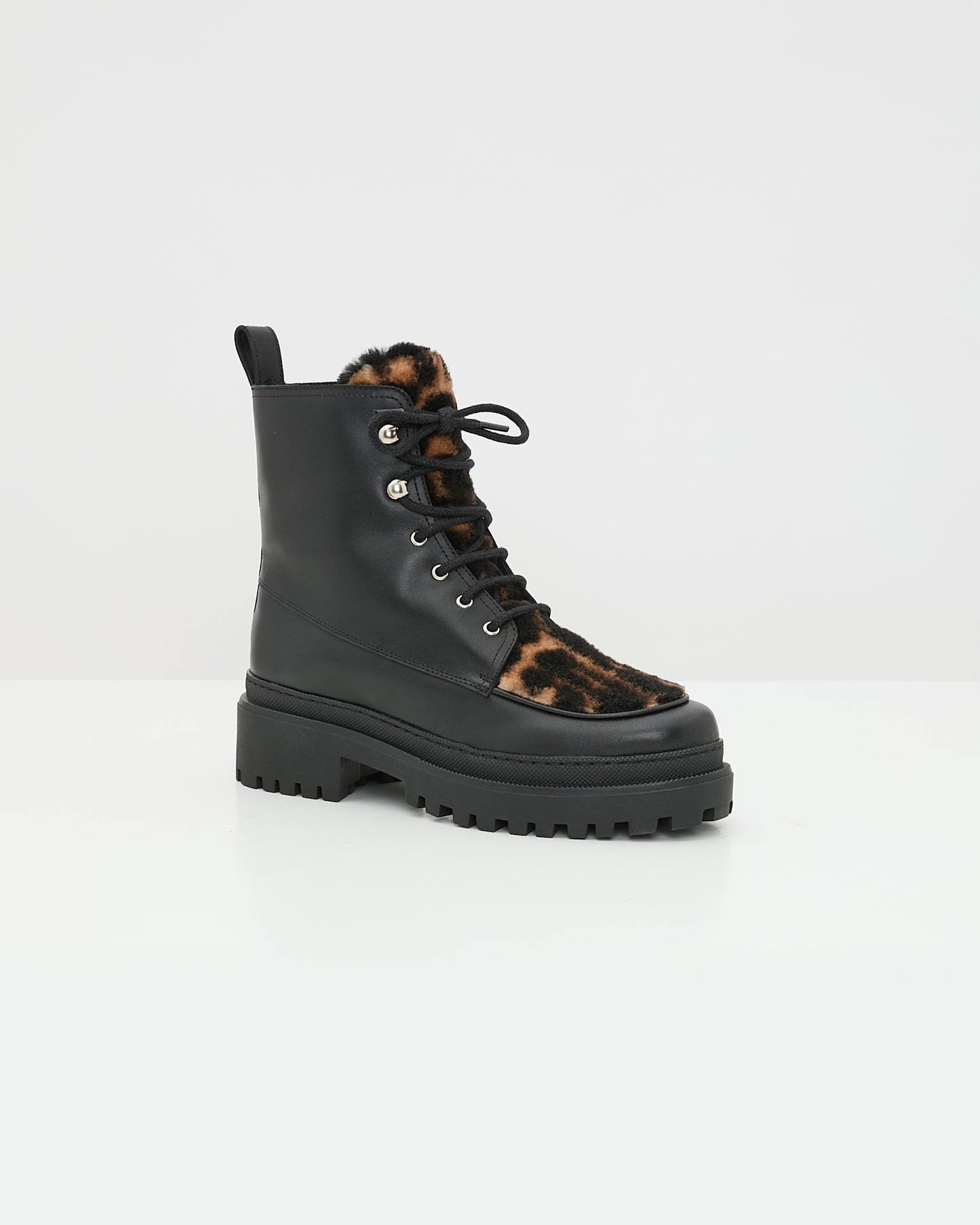 Ankle boots in leather and Lacon shearling