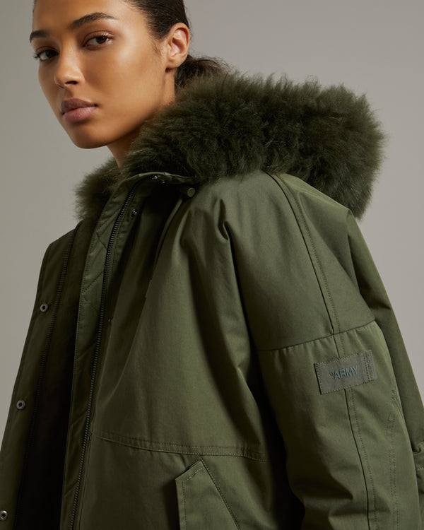 Cropped reversible parka in weather-resistant technical fabric and fluffy lambswool - khaki - Yves Salomon