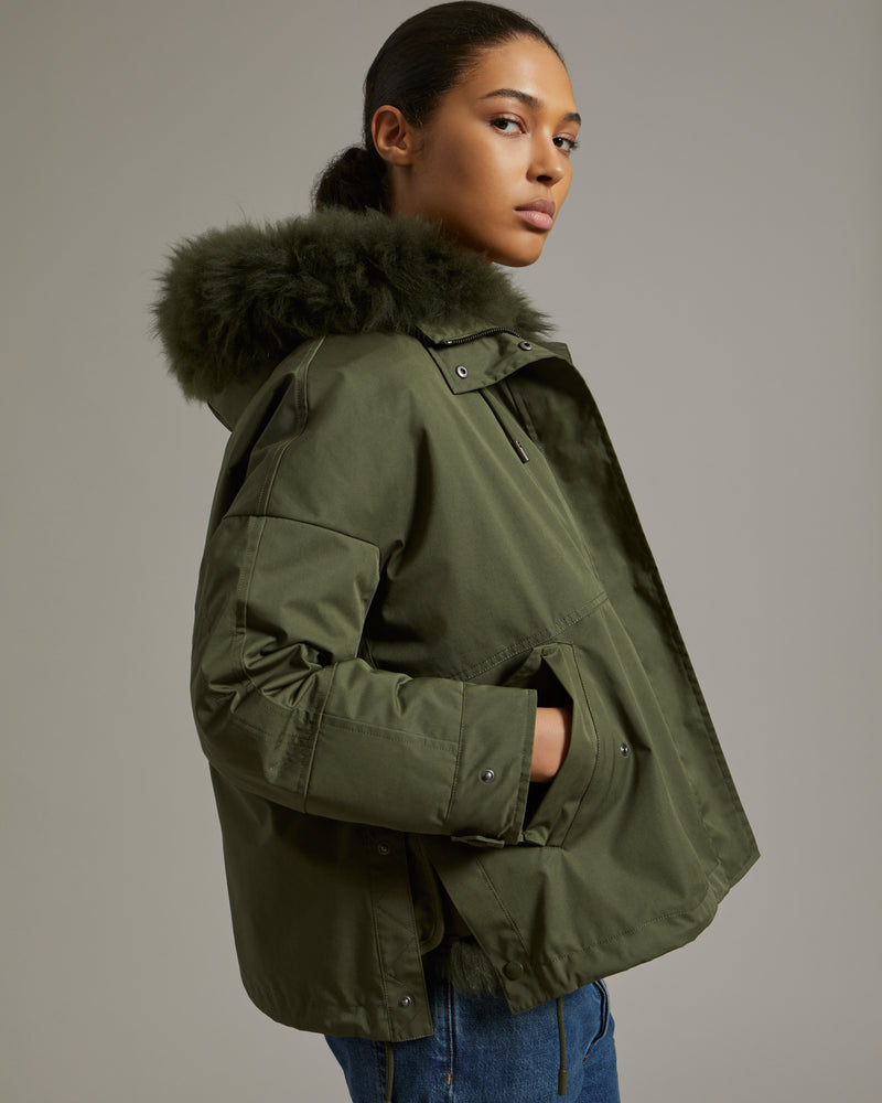 Cropped reversible parka in weather-resistant technical fabric and fluffy lambswool - khaki - Yves Salomon