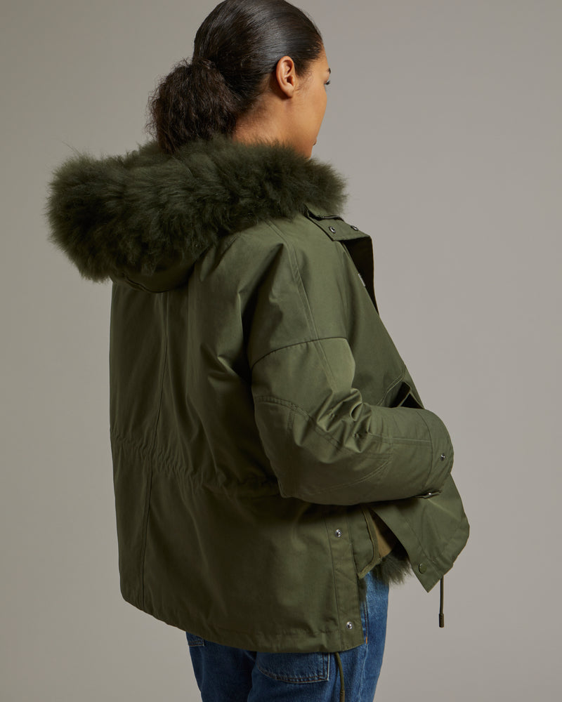 Cropped reversible parka in weather-resistant technical fabric and fluffy lambswool - khaki - Yves Salomon