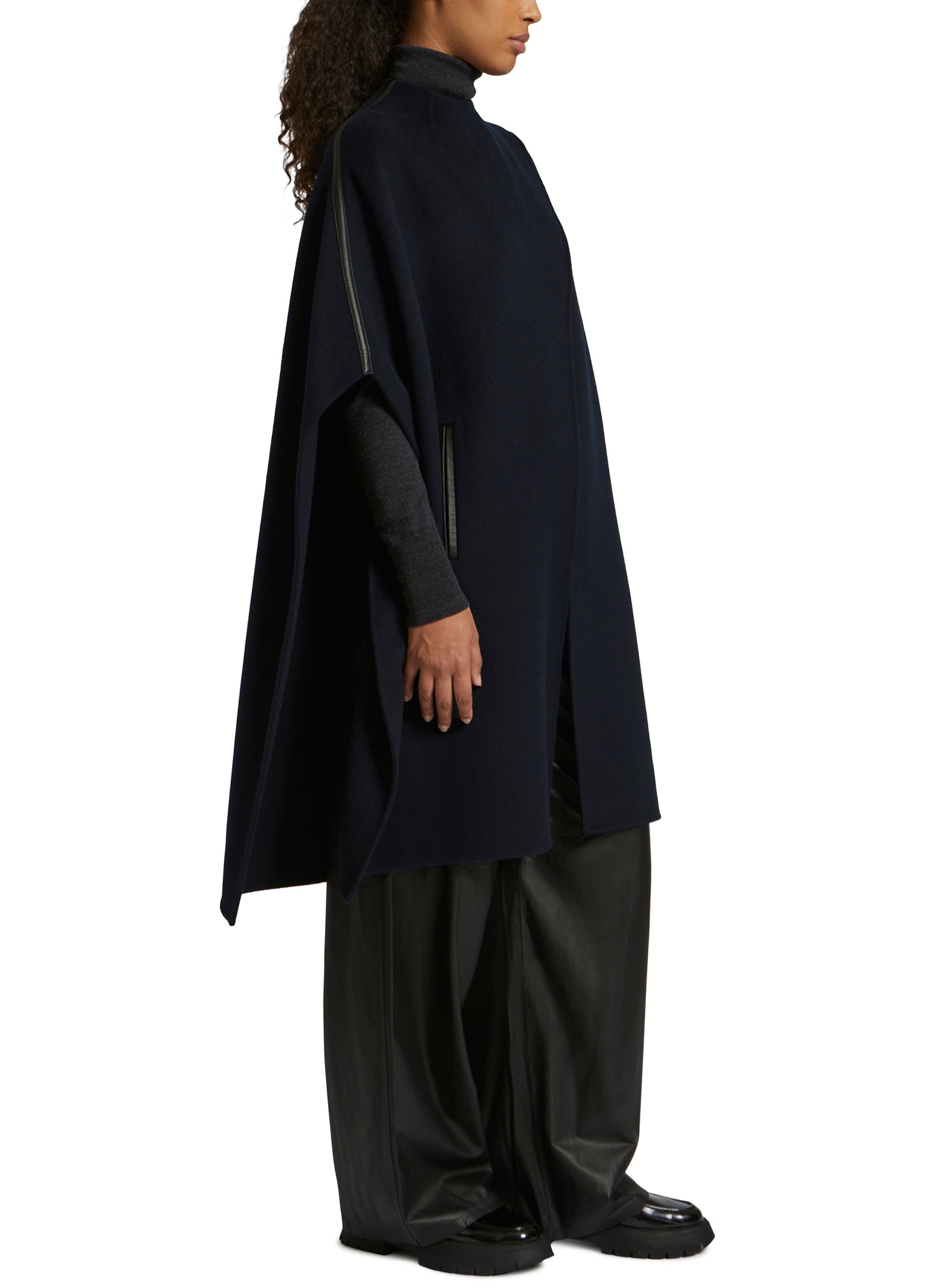 Cashmere wool cape -Yves Salomon