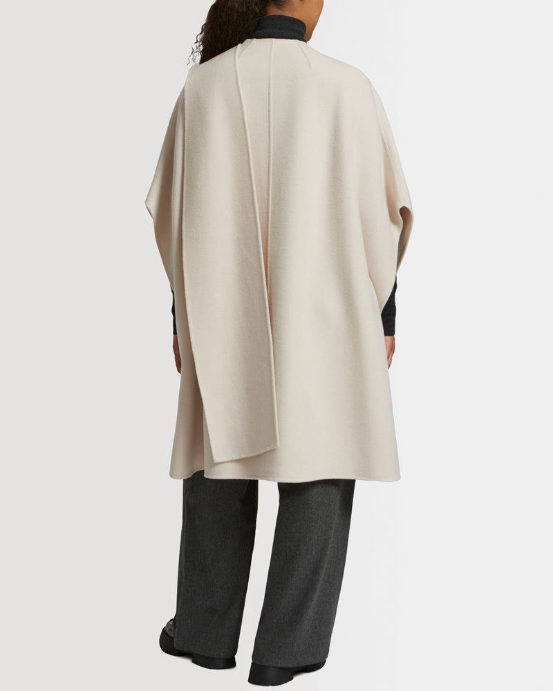 Cashmere wool cape with over-pockets in mink fur