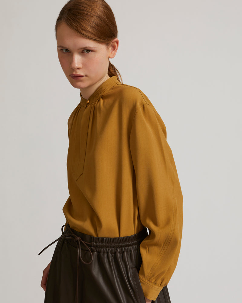Loose-fit blouse in wool twill