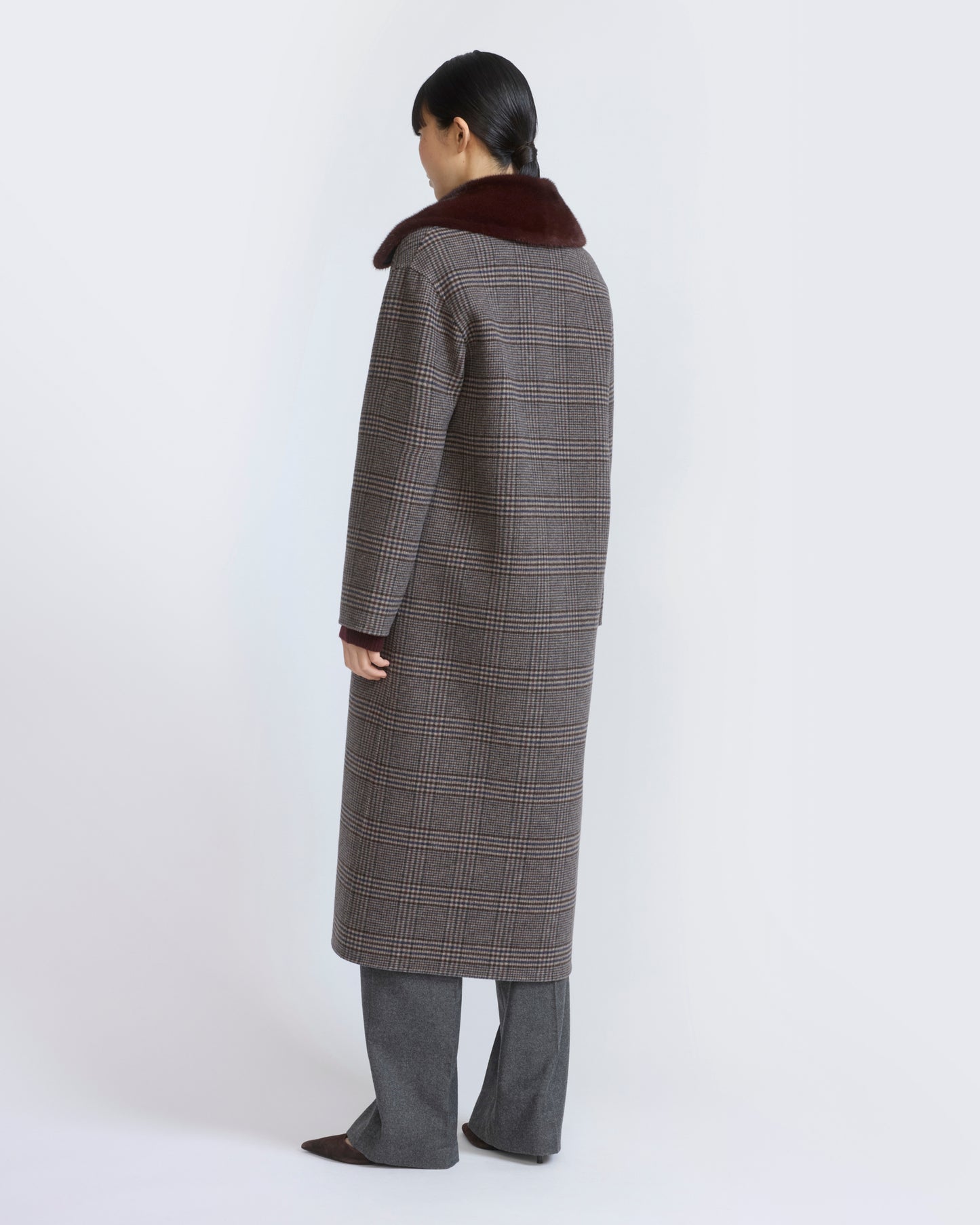 Long cashmere wool coat with mink fur collar - Yves Salomon - New Fall/Winter Collection