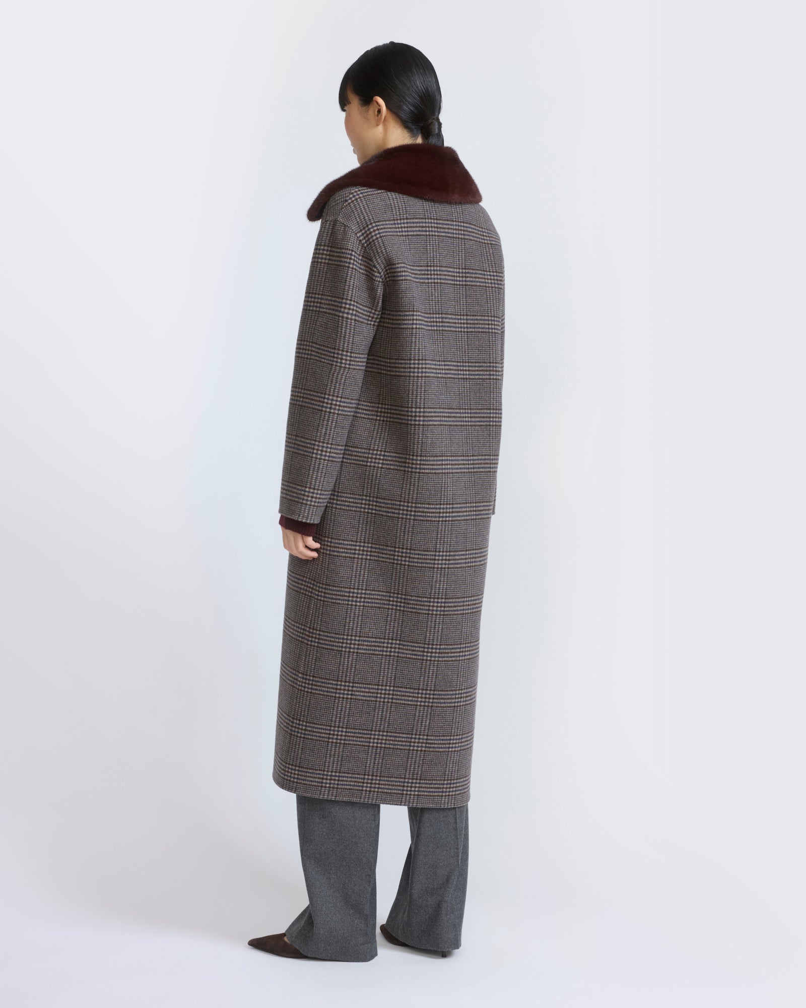 Long cashmere wool coat with mink fur collar - Yves Salomon - New Fall/Winter Collection