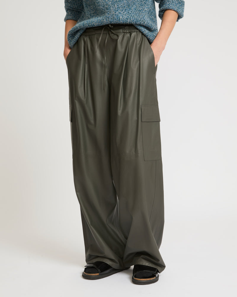 Cargo trousers in lamb leather