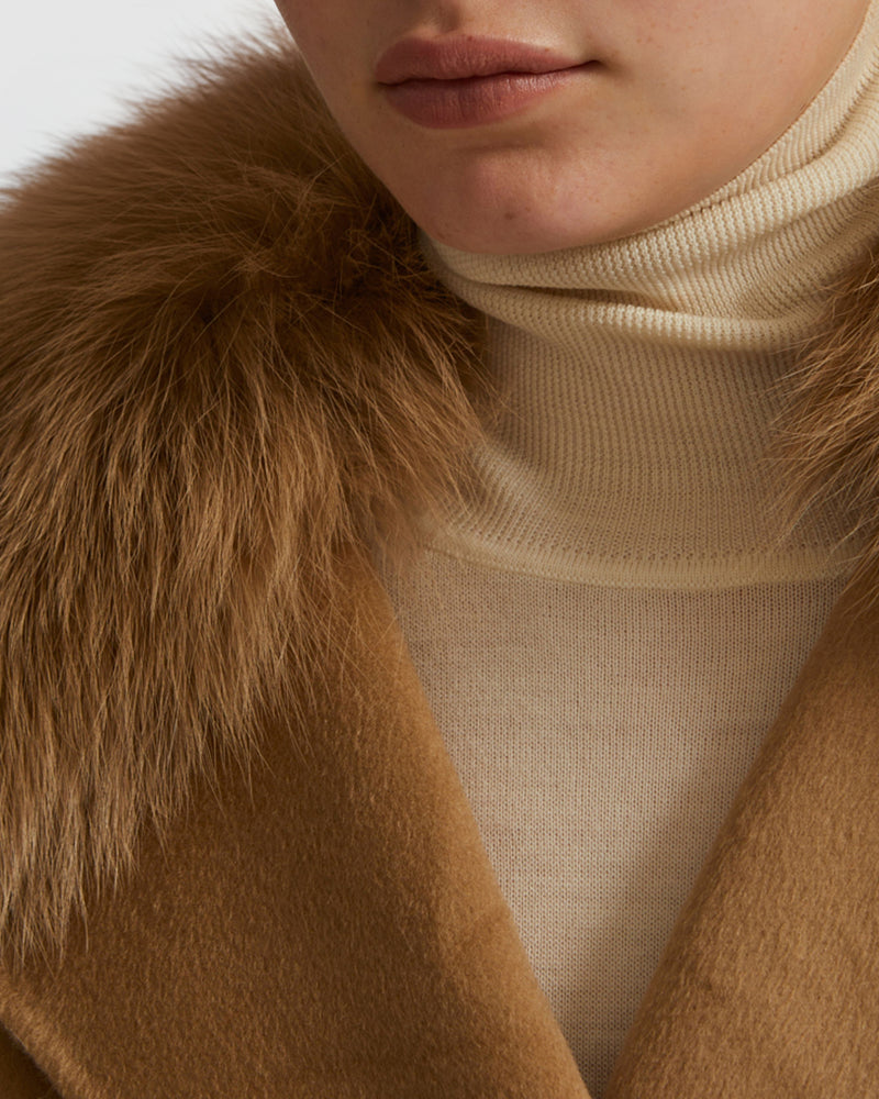 Cashmere wool peacot with fox fur collar