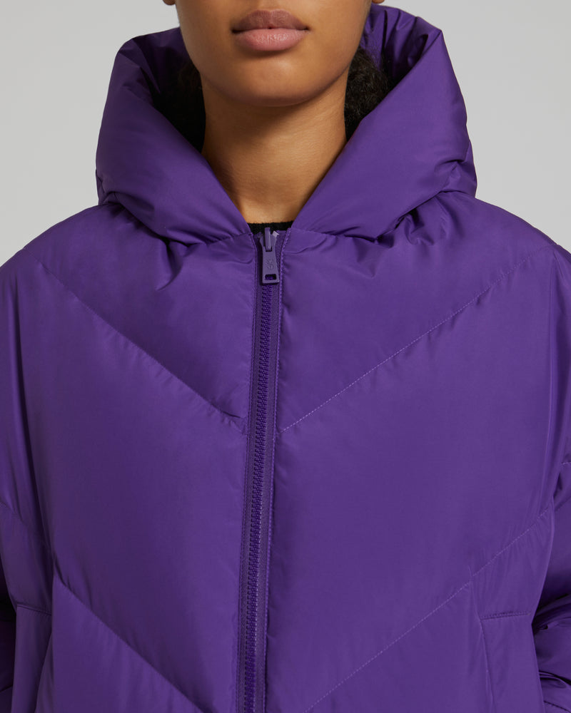 Reversible oversized down jacket in a smooth and quilted waterproof technical fabric