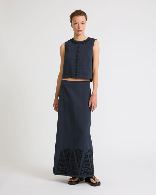 Sleeveless embroidered top in cotton-linen fabric